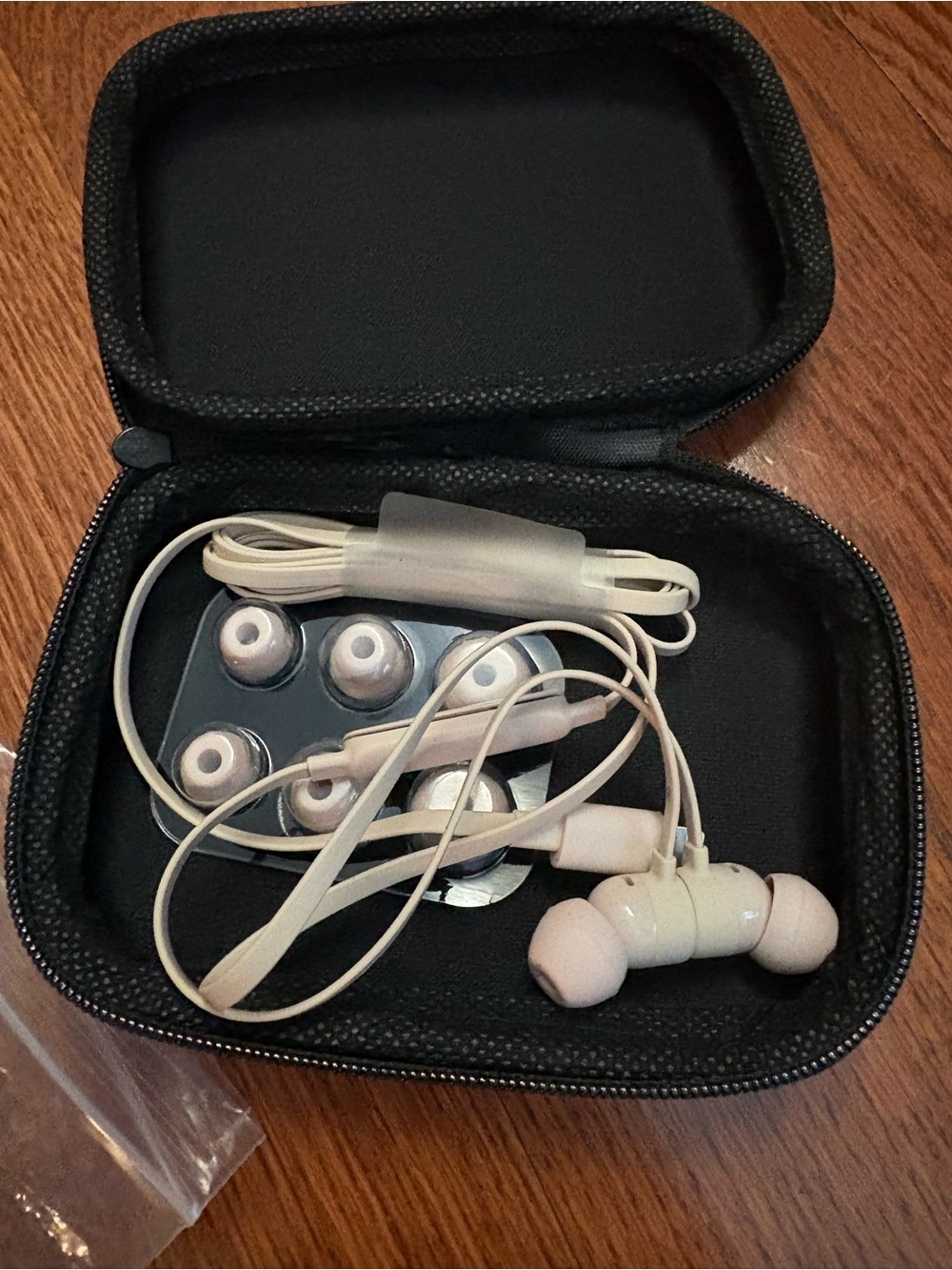 Beats by Dre UrBeats 3 Magnetic In-Ear Earbuds with Carrying Case and Extra Tips